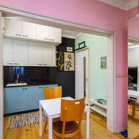 Sofia's 1bd Colourful Getaway Near Ndk By Flat Mаnager *