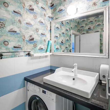 Sofia's 1bd Colourful Getaway Near Ndk By Flat Mаnager Apartment *